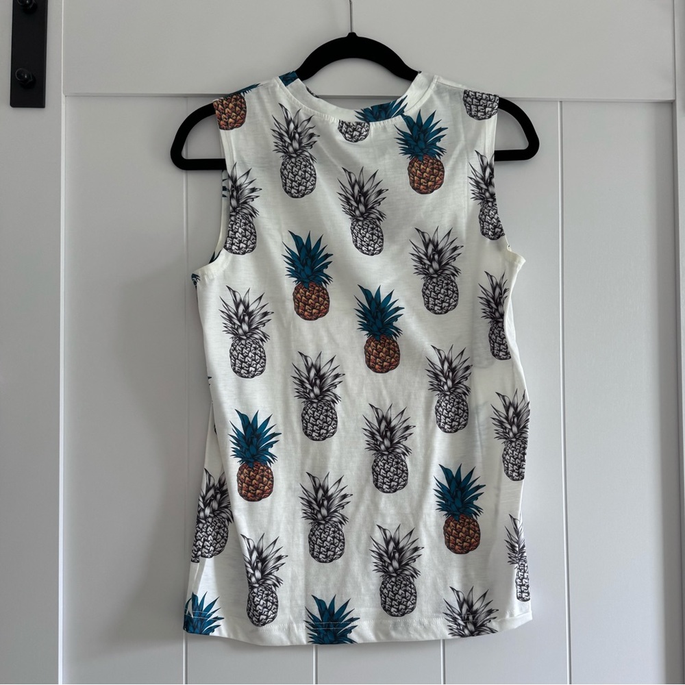 Pineapple sleeveless shirt size small